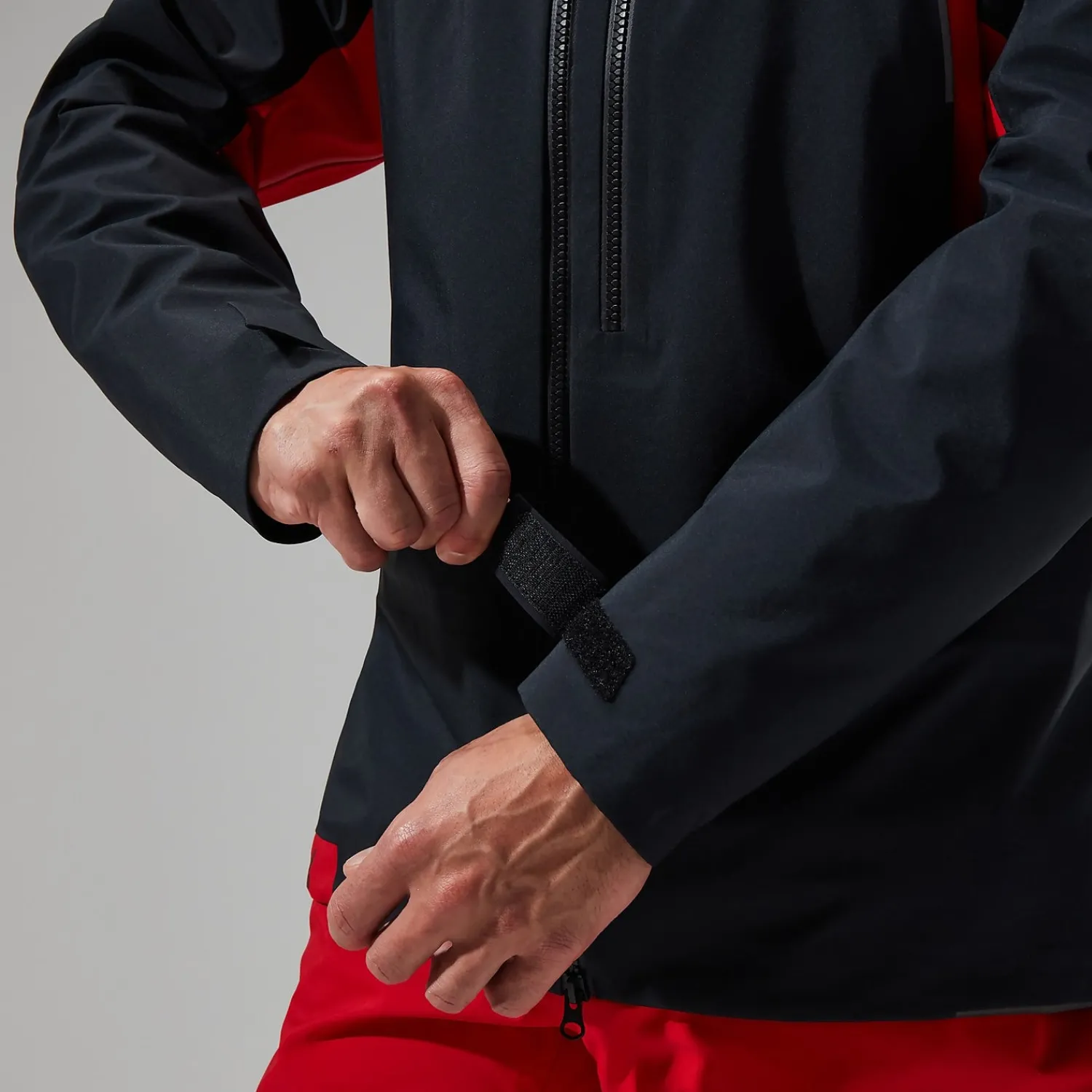 Berghaus Men's MTN Seeker GTX Jacket - Black/Red Outlet