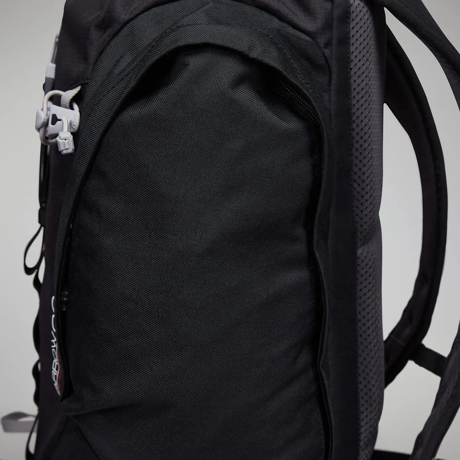 Berghaus Unisex Arrow 30 Rucsac - Black/Red New