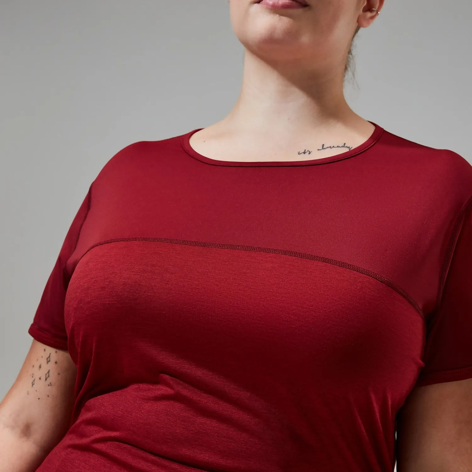 Berghaus Women's Voyager Tech Tee Super Stretch Crew - Dark Red Fashion