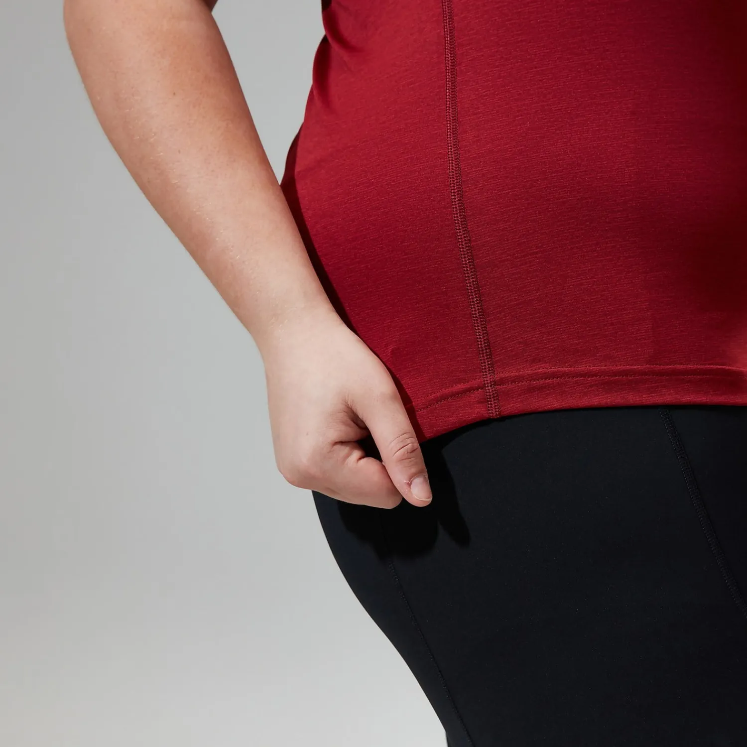 Berghaus Women's Voyager Tech Tee Super Stretch Crew - Dark Red Fashion